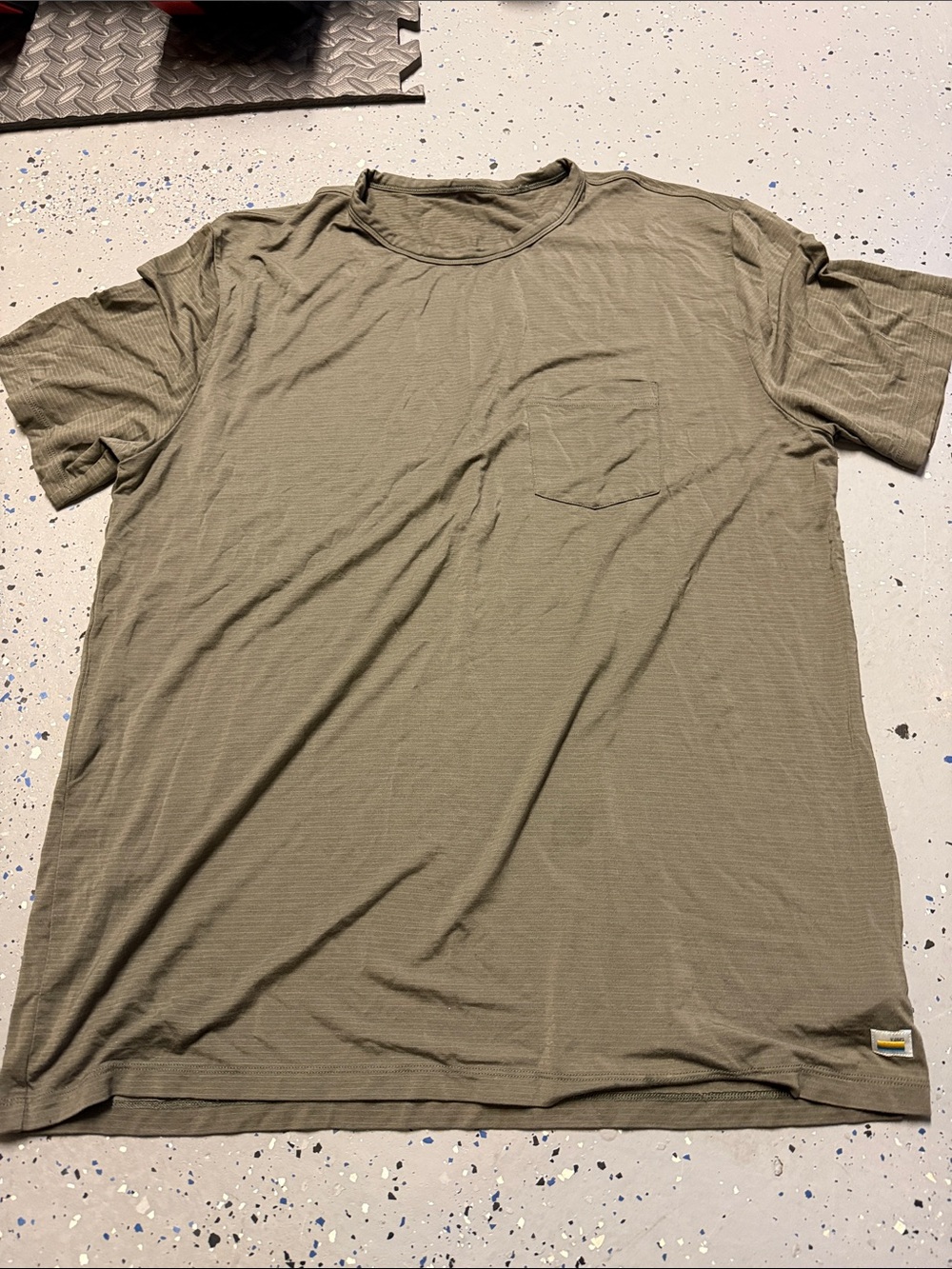 Vuori Men's Olive Green Short-Sleeve Pocket Tee